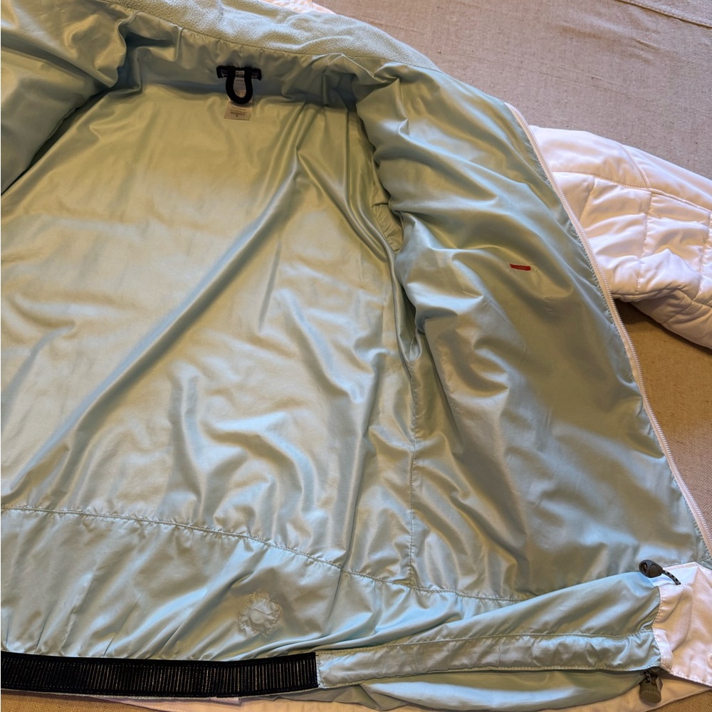 Women’s Patagonia White Winter Jacket - Picture 9 of 10